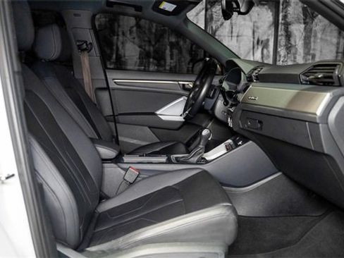 Used 2024 Audi Q3 2.0T Premium image 9