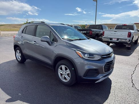 Used 2019 Chevrolet Trax LT w/ LT Convenience Package AWD/4WD image 3