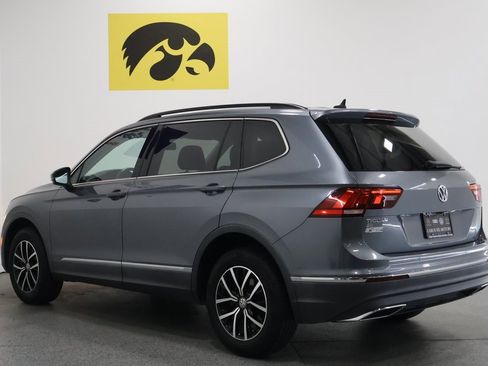 Used 2021 Volkswagen Tiguan SE image 9