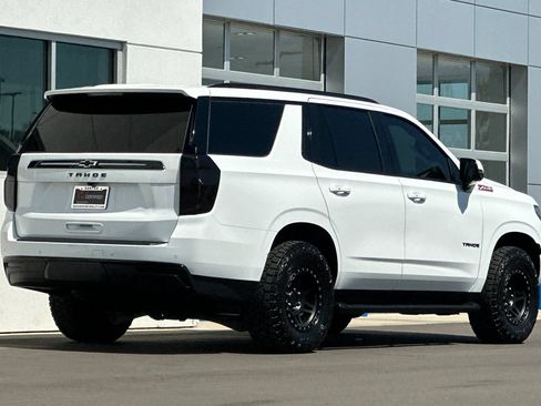 Used 2023 Chevrolet Tahoe Z71 w/ Luxury Package AWD/4WD image 4