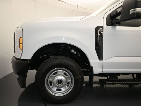 New 2026 Ford F350 4x4 Crew Cab Super Duty image 9