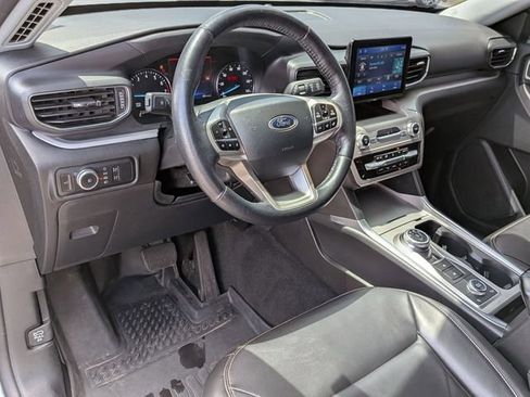 Used 2023 Ford Explorer XLT w/ Equipment Group 202A AWD/4WD image 17