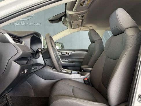 Used 2023 Toyota RAV4 LE FWD image 7