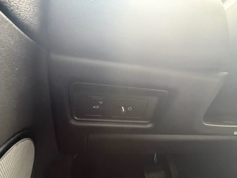 Used 2019 Land Rover Range Rover Evoque SE AWD/4WD image 33