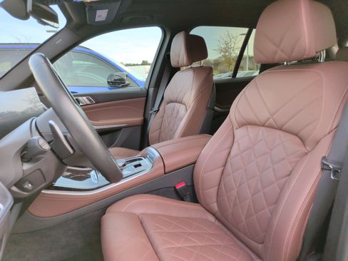 Used 2025 BMW X5 M60i w/ Climate Comfort Package image 25