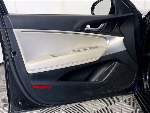 Used 2022 Genesis G70 2.0T RWD image 22