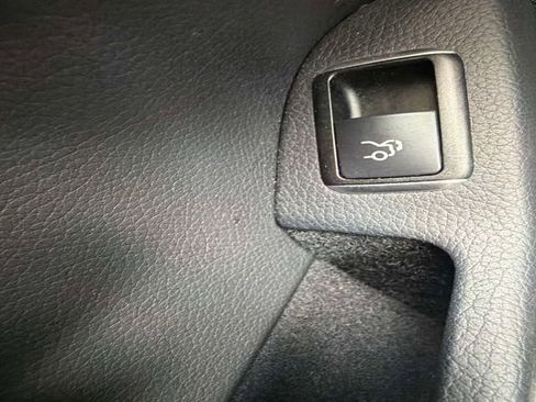 Used 2014 Mercedes-Benz SL 550 w/ Sport Wheel Package image 24