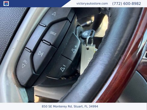 Used 2010 Cadillac Escalade Luxury image 22