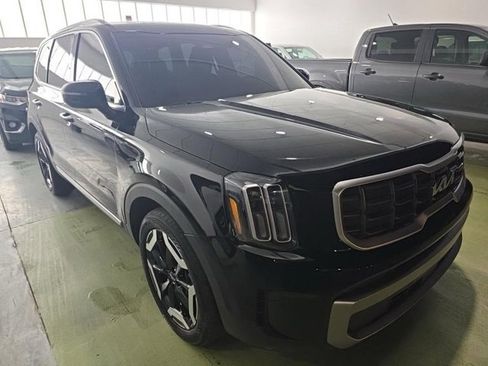 Used 2025 Kia Telluride S image 4
