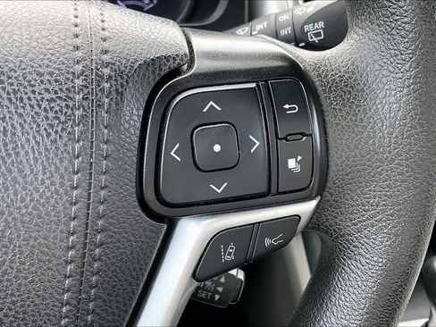 Used 2019 Toyota Highlander LE image 20