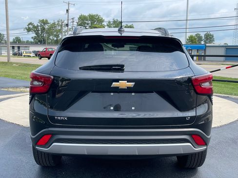 Used 2025 Chevrolet Trax LT FWD image 6