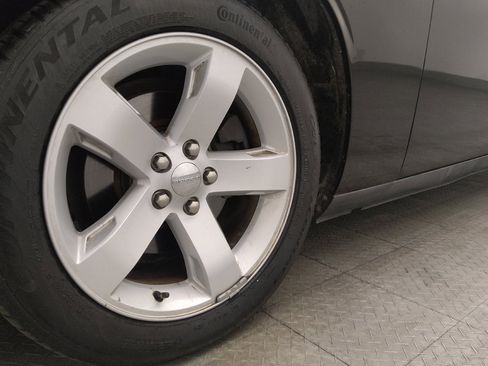 Used 2013 Dodge Challenger SXT image 31