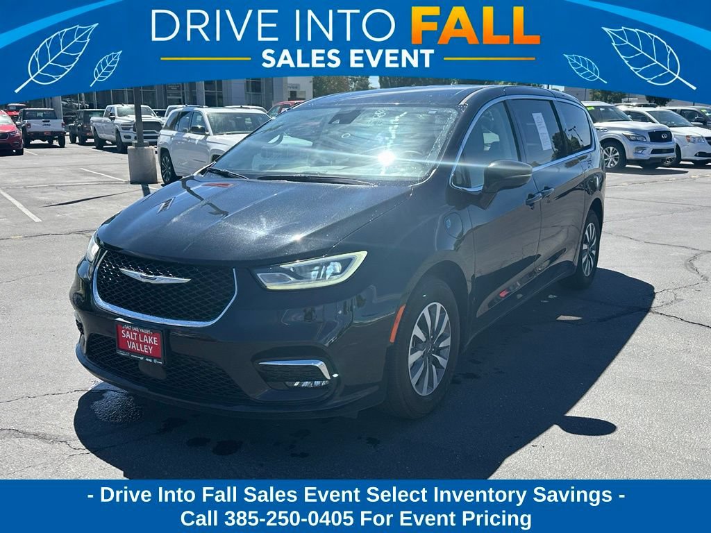 Used 2024 Chrysler Pacifica Limited FWD image 2