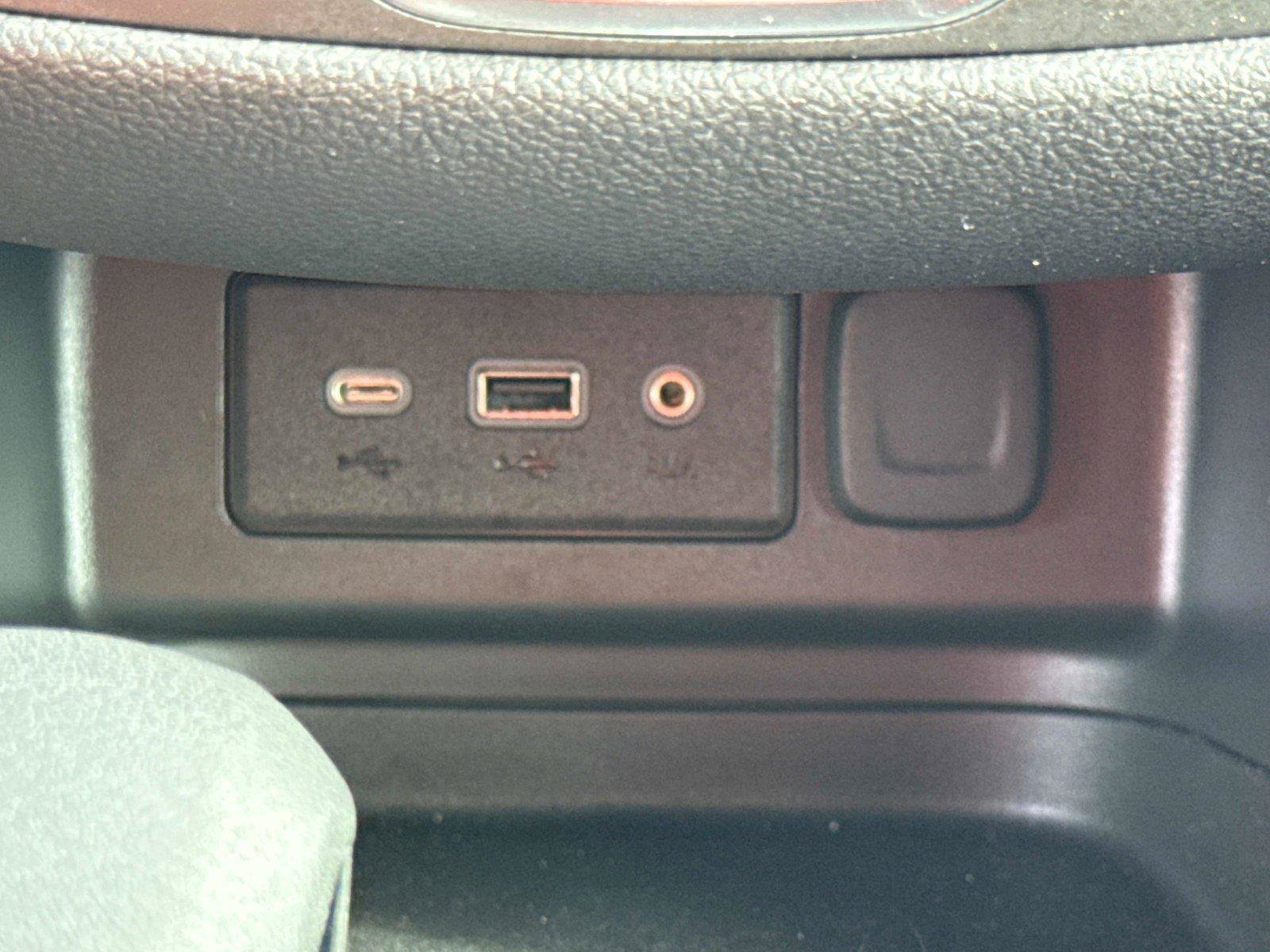 Used 2024 Chevrolet Equinox LT FWD image 27