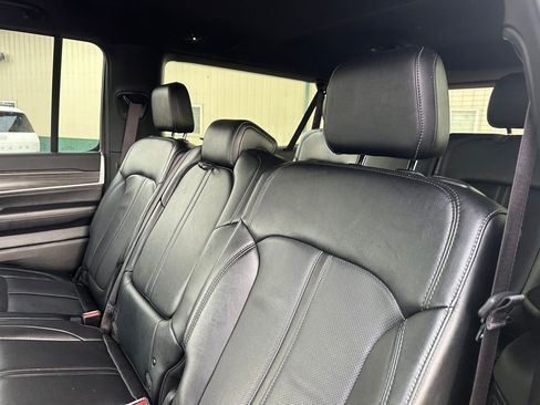Used 2024 Jeep Wagoneer L Series II w/ Flexible Seating Group AWD/4WD image 23