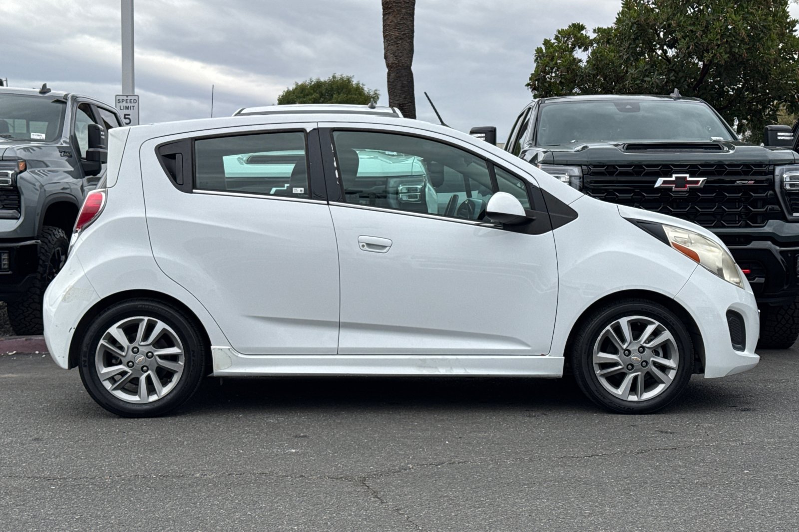 Used 2014 Chevrolet Spark LT FWD image 4