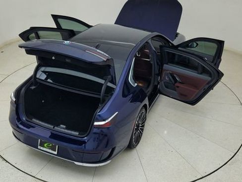 Used 2025 BMW i7 eDrive50 w/ Executive Package image 87