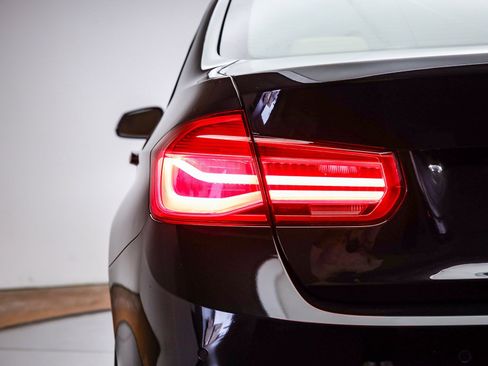 Used 2018 BMW 320i Sedan image 10