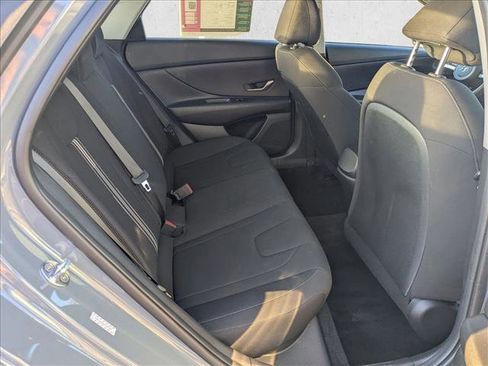 Used 2023 Hyundai Elantra SEL image 17
