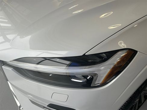 Certified 2023 Volvo XC60 B5 Ultimate w/ Climate Package image 7