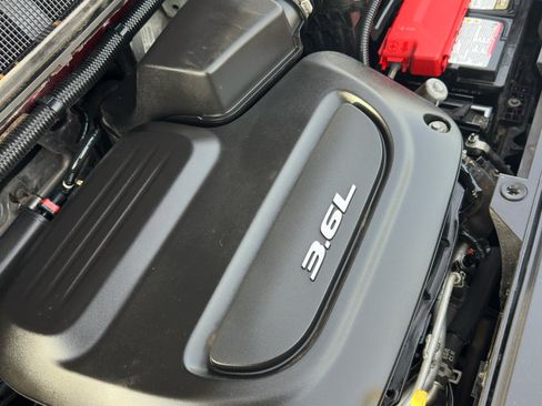 Used 2018 Chrysler Pacifica Touring-L Plus w/ Tire & Wheel Group image 53