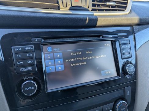 Used 2016 Nissan Rogue SL w/ SL Premium Package image 22