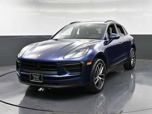 Certified 2025 Porsche Macan image 1