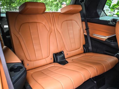 Used 2022 BMW X7 xDrive40i w/ M Sport Package AWD/4WD image 19