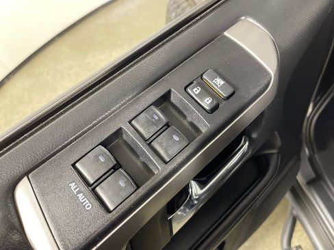 Used 2018 Toyota 4Runner SR5 Premium w/ Convenience Package AWD/4WD image 16