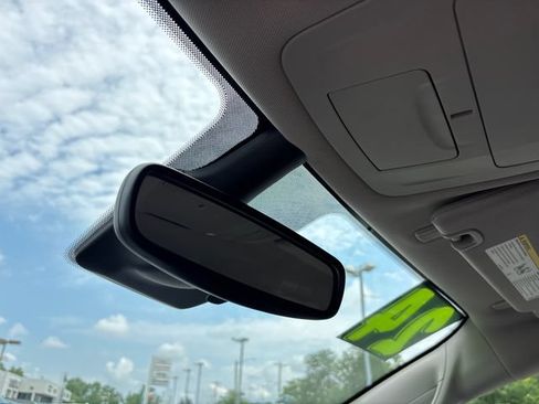 Used 2024 Chrysler Pacifica Touring-L FWD image 29