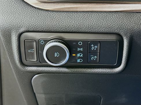 Used 2023 Ford Explorer Limited image 17