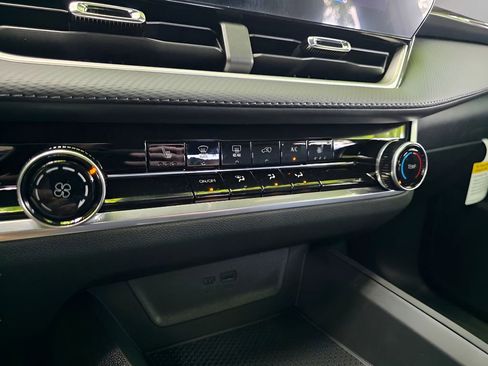 New 2026 Chevrolet Equinox LT w/ Safety and Technology Package AWD/4WD image 22