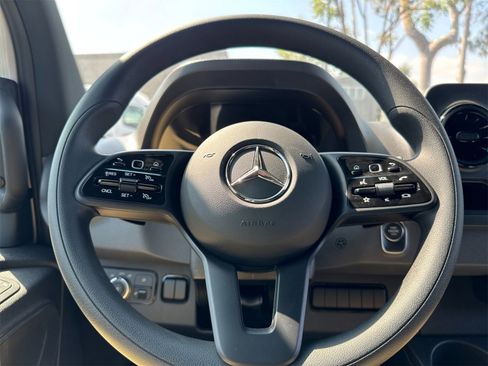 Used 2023 Mercedes-Benz Sprinter 3500 image 20