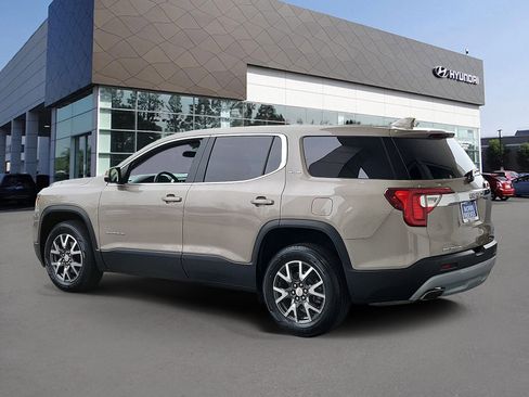 Used 2023 GMC Acadia SLE FWD image 4