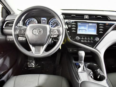 Used 2018 Toyota Camry LE image 30