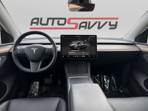 Used 2025 Tesla Model Y Long Range RWD image 17