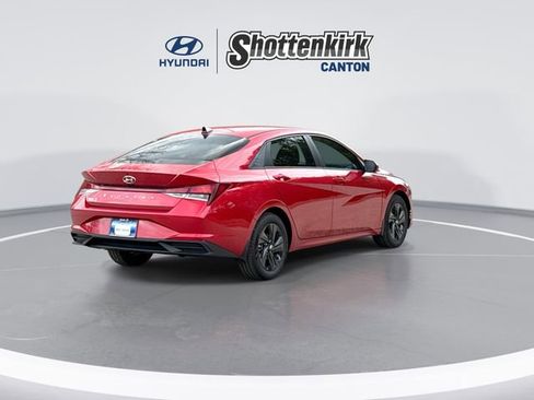 Used 2023 Hyundai Elantra SEL image 8