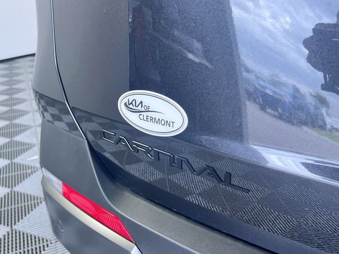Certified 2025 Kia Carnival SX Prestige FWD image 5