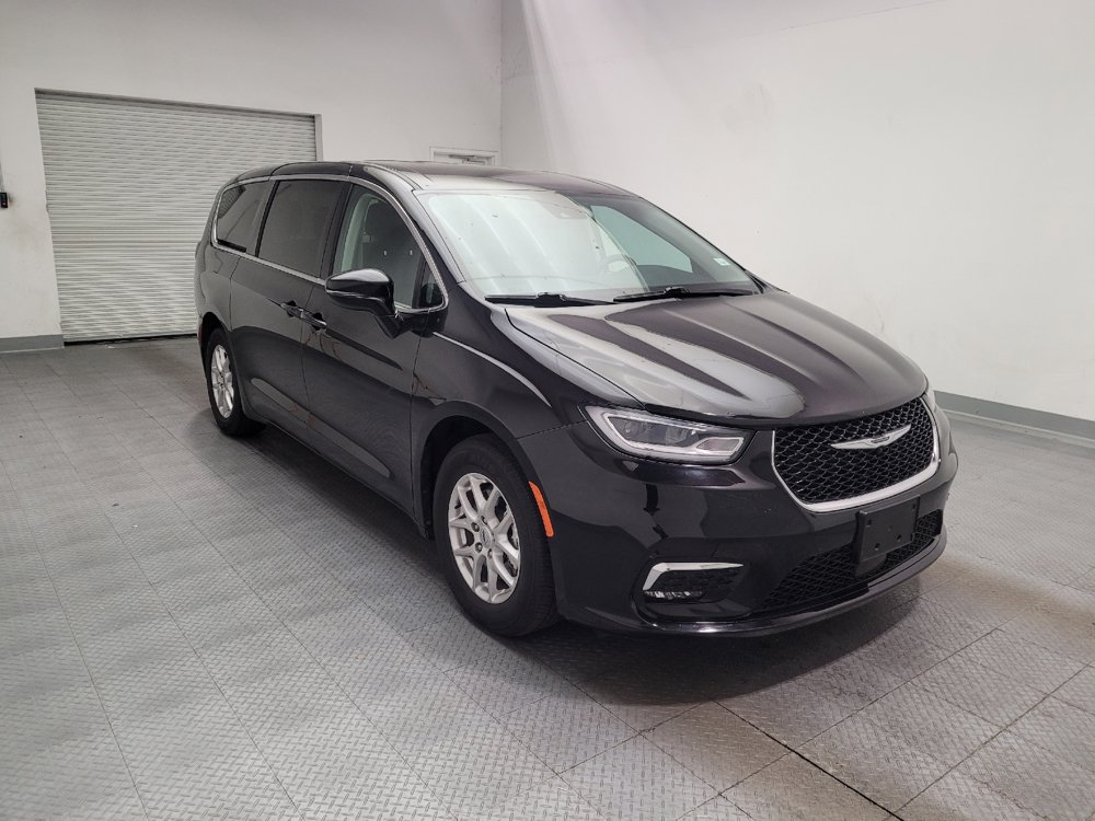 Used 2024 Chrysler Pacifica Touring-L FWD image 13