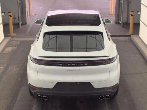 Used 2024 Porsche Cayenne S image 3