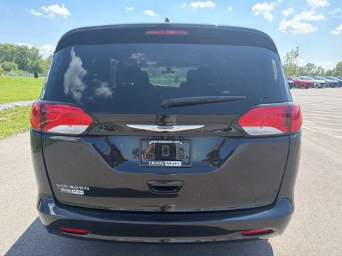 Used 2022 Chrysler Voyager LX FWD image 8