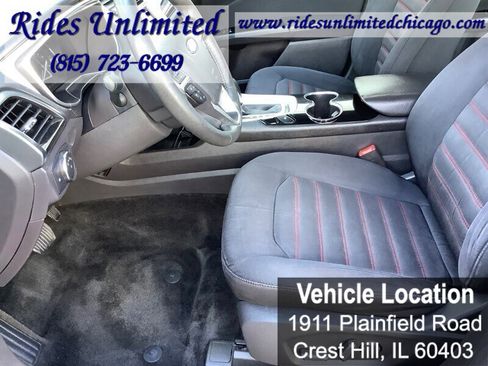 Used 2015 Ford Fusion SE image 12