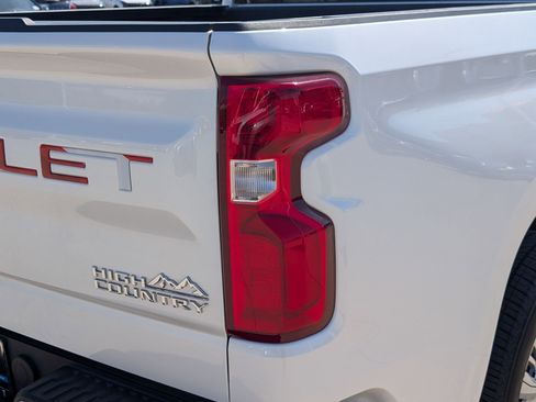 Certified 2024 Chevrolet Silverado 1500 High Country AWD/4WD image 12