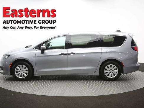 Used 2021 Chrysler Voyager L FWD image 58