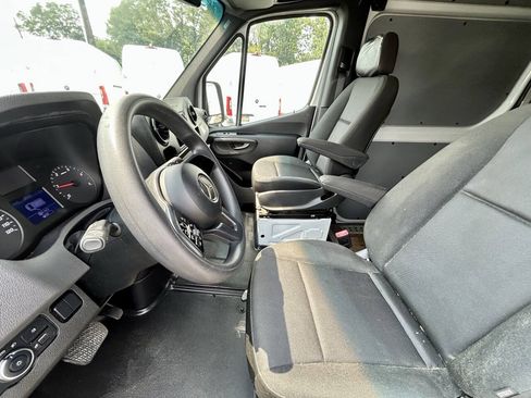 Used 2022 Mercedes-Benz Sprinter 3500 image 9