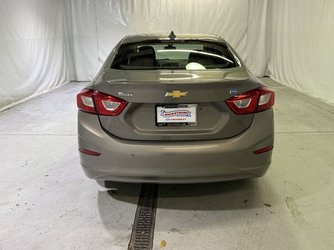 Used 2018 Chevrolet Cruze LT image 9