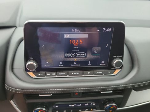 Used 2025 Nissan Rogue SV AWD/4WD image 15