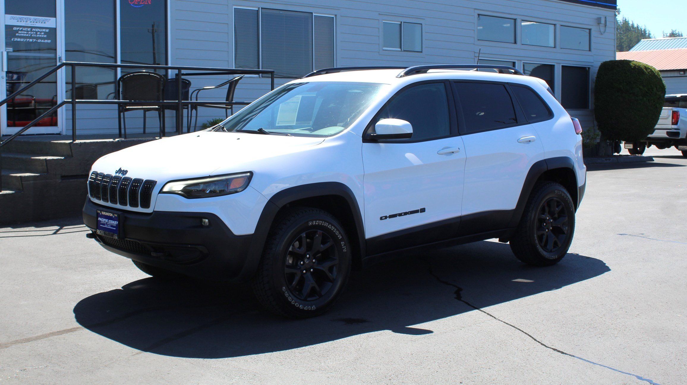 Used 2019 Jeep Cherokee Sport AWD/4WD image 2