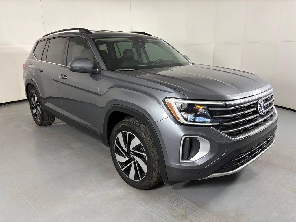 Used 2024 Volkswagen Atlas SE FWD image 2