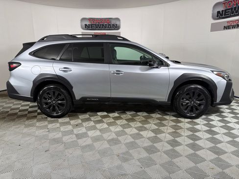 Used 2025 Subaru Outback Onyx Edition AWD/4WD image 3